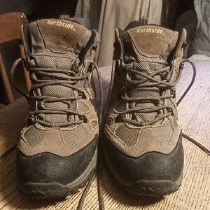 Northside Men's Brown and Black Boots